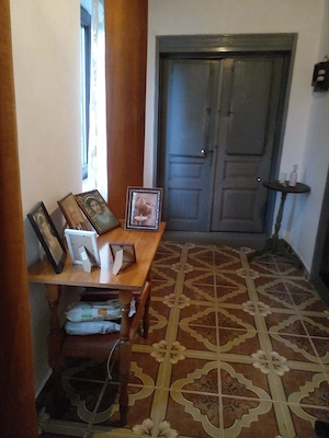 Casa la curte de vanzaresi teren intravilan aferent - imagine 5