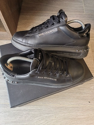 vând adidași Karl Lagerfeld 