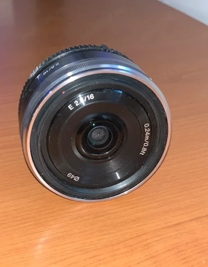 Obiectiv Sony de 2,8-16