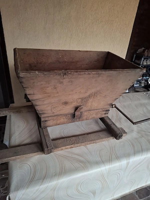 Zdrobitor  stroșitor de struguri 