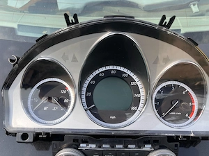 Dezmembrez mercedes w204 euro 5 diesel - imagine 2