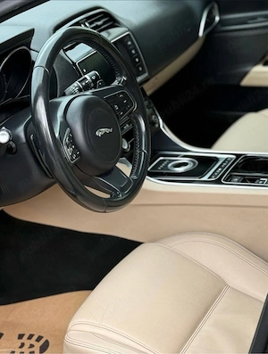 jaguar xe  - imagine 3