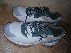 Vand adidași USPA aproape noi mărimea 40 .
