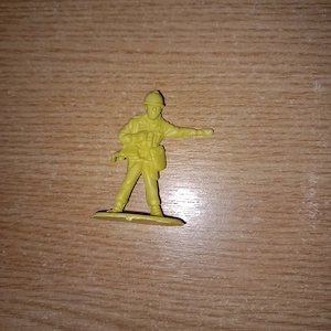 soldatei am multi da si la bucata 3 lei bucata 