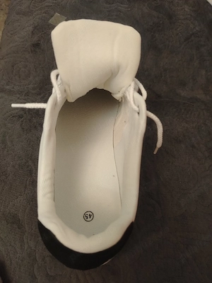 Pantofi sport foarte frumoși 