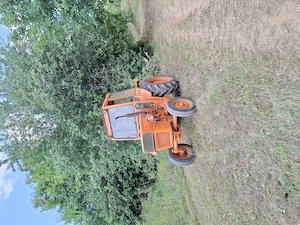 Vând tractor u 445 cu cabina  - imagine 4