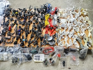 Lot stoc  150 Căști Audio Handsfree (In-Ear, Clip-On, diverse modele & culori)