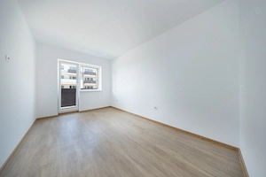Vând apartament cu trei camere 