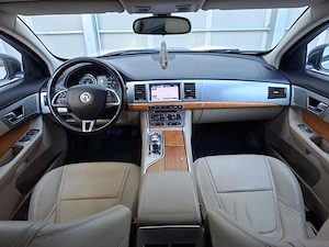 Jaguar XF 2014 2.2d 160 cai 200k km - imagine 10