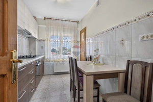 Apartament 3 camere, două băi de vânzare - Str Poetului - imagine 10