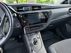 Vand Toyota Auris break hybrid - imagine 8