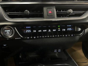Lexus UX - imagine 18