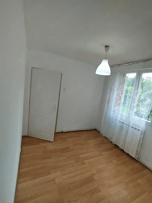 Apartament de închiriat în zona Adrdian cu trei camere la etajul 2 parțial mobilat ! - imagine 3