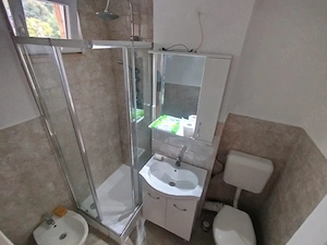 Apartament de închiriat în zona Adrdian cu trei camere la etajul 2 parțial mobilat ! - imagine 2