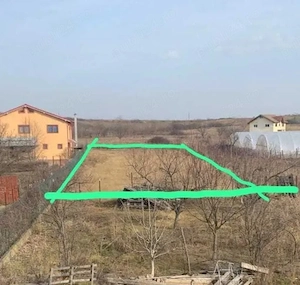 Vând teren intravilan