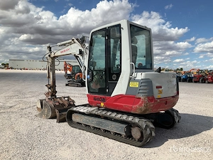 Excavator pe senile Takeuchi TB250