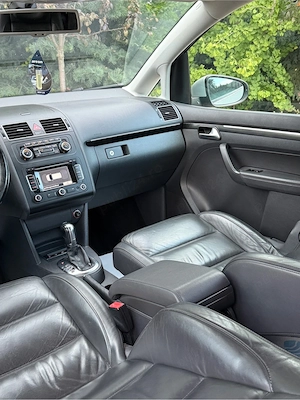    VW Touran 2.0 TDI 140 CP Automată DSG | Recent Adusă | Dotări Premium | Carte Service - imagine 8