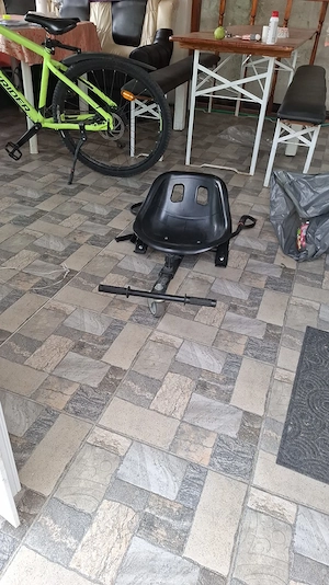 vand scaun pentru Hoverkart  in perfecta stare culoare negru 