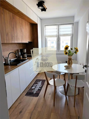 Apartament modern 2 camere  balcon|dressing si parcare Selimbar - imagine 4