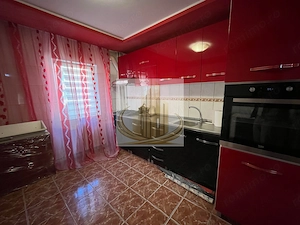 3 camere | 2 bai |  bucatarie inchisa | Etaj 2 | Centrala proprie - imagine 2