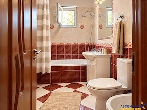 3 camere decomandat, spatios, 65 mp, gata de locuit, zona Garii, Fagaras - imagine 5