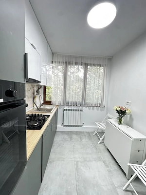 Cornisa-Apartament zona UMF- 2 camere - - imagine 8