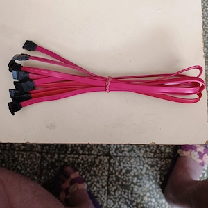 Cabluri de date SATA 5buc.pt conectare la placa de baza,unitati optice,ssd,hdd.cablurile sunt noi.