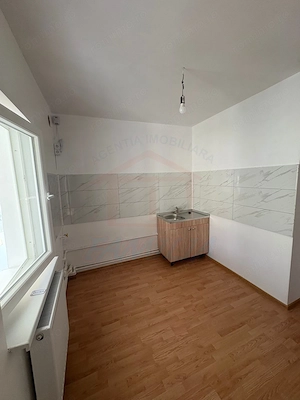 DE ÎNCHIRIAT – 2 CAMERE DECOMANDATE ÎN IC FRIMU - imagine 8