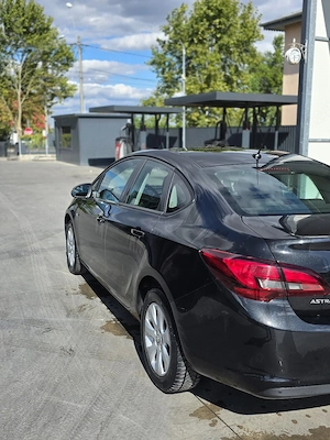 Opel Astra J 1.6 benzină - imagine 9