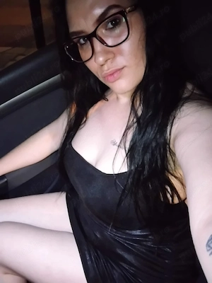 Buna sunt Simina si am 24 de ani !