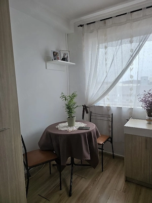 Inchiriez garsoniera cu baie in zona UMT - imagine 5