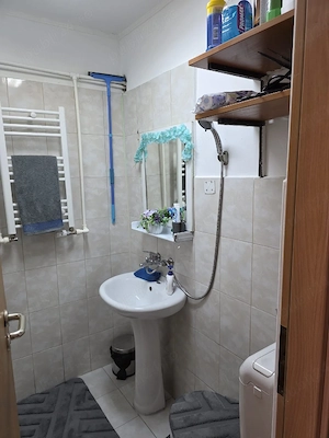 Inchiriez garsoniera cu baie in zona UMT - imagine 6