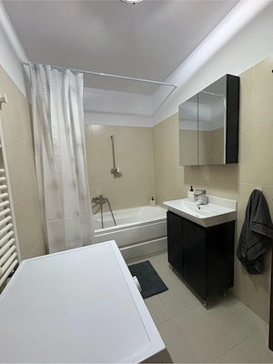 inchiriez apartament regim hotelier zona centrala mall  - imagine 3
