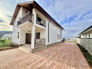 Casa individuala cu 3 dormitoare, 189mp, 2 balcoane, 448 mp teren, zona Micesti