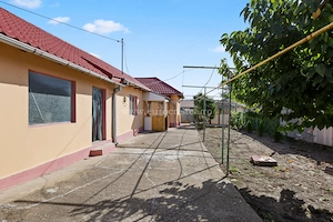 Casă parter cu teren de 609,87 mp   23 August, Strada Lucian Blaga - imagine 2