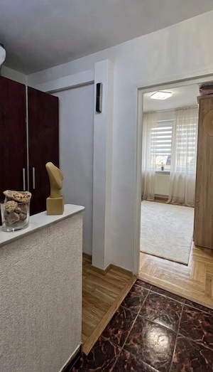 Proprietar, vând apartament 3 camere decomandat, zona centrală(Str. Emil Racovita) - imagine 3