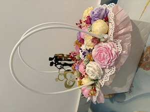 Aranjamente florale și mărturii personalizate