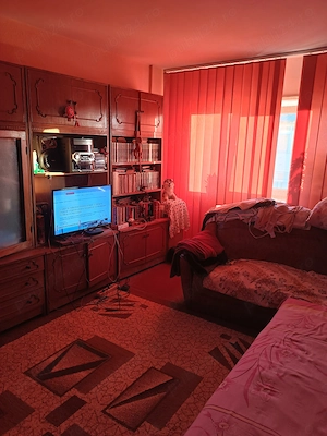 Vind apartament cu 2 camere zona 800 ,pret48.000 usor negociabil etaj 4 din 4 acoperis  tabla, zona 
