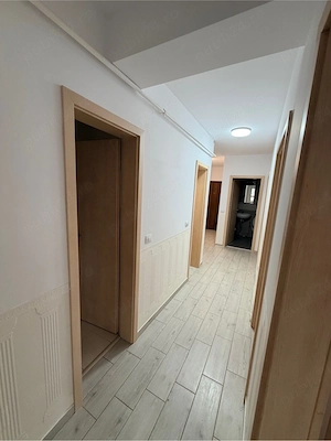 De Închiriat | 3 Camere | Decomandat | 68 Mp | 2 băi | Parcare | Tractorul - imagine 6
