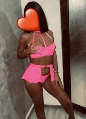 Lory Party girl fac și deplasare 