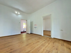 Casă spațioasă cu garaj, în cartierul Drăgășani / Arad - imagine 16