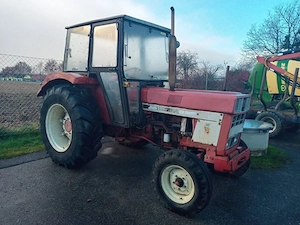 Vand tractor U445 cu set motor nou