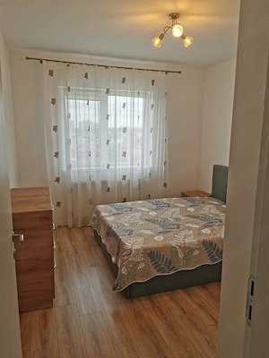 Ofer spre închiriere apartament cu 2 camere decomandat  - imagine 5