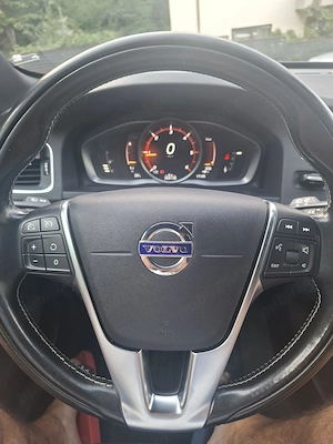 Volvo V60 - D3 - Black Edition - imagine 10