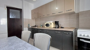 PROPRIETAR-inchiriez ap.3 camere, zona centrala - imagine 2
