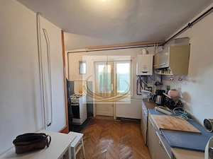 Apartament spațios cu 2 camere, și centrală proprie, Bucovina - imagine 4