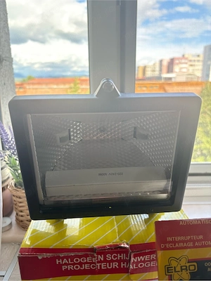 Proiector halogen cu senzor mișcare 500w