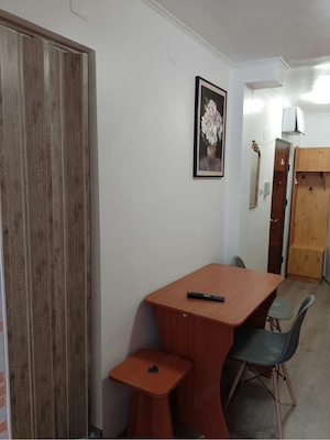 Inchiriez garsoniera modificata la 2 camere str Sovata la parter - imagine 3