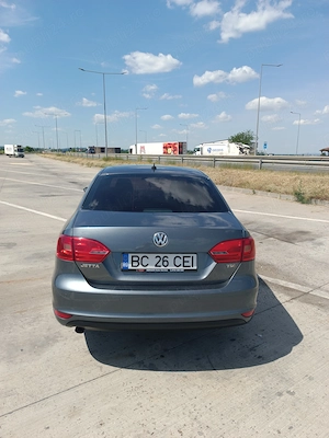 Volkswagen Jetta 1.6 Diesel 2014, cumpărată din reprezentantă Romania - imagine 4