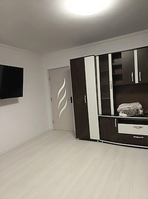 Anchiriez apartament zona mic 11 vizavi de școală nr 9  zona linistita  - imagine 6